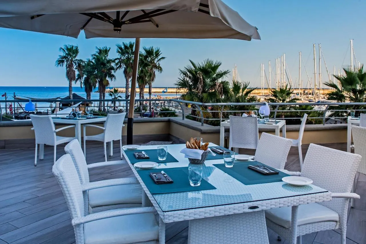 Aregai Marina Hotel & Residence Санто-Стефано-аль-Мар 4*,