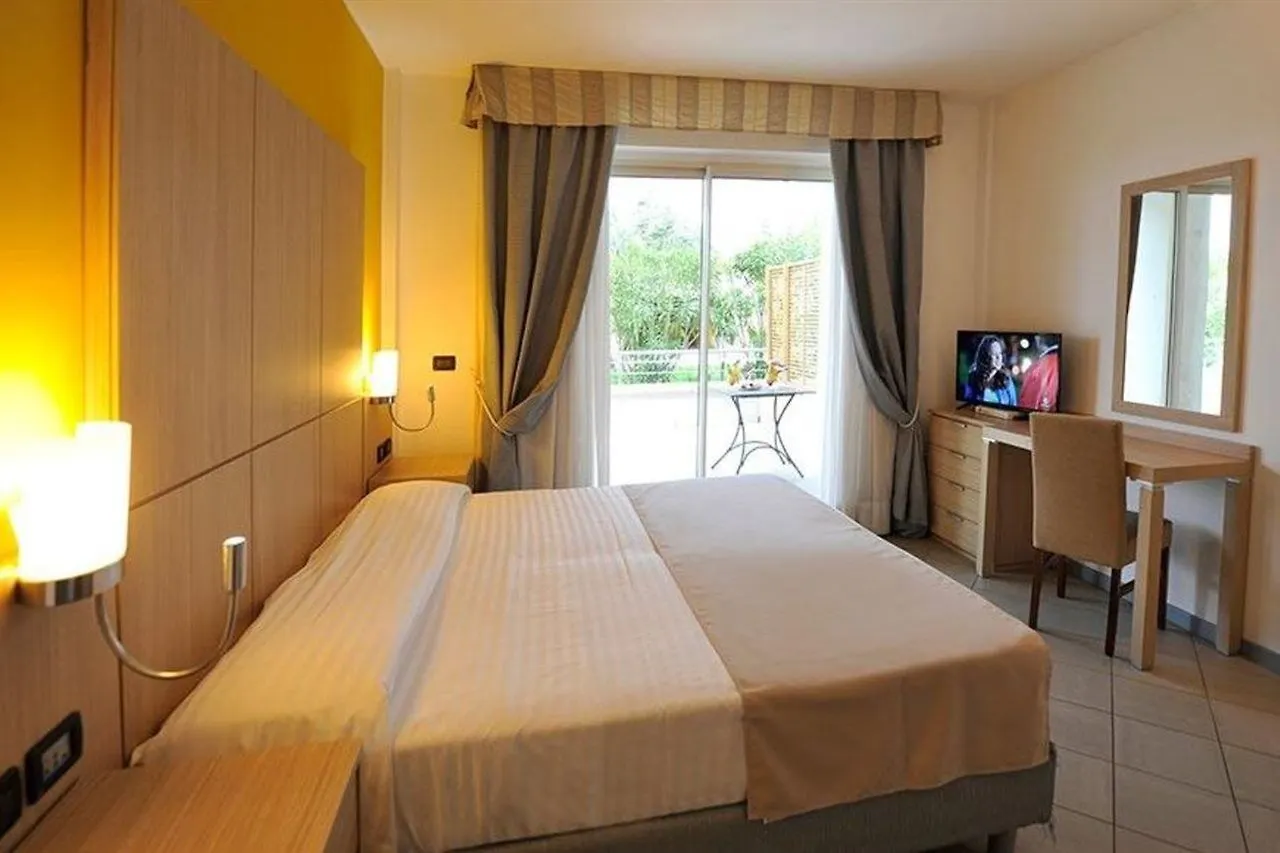 Aregai Marina Hotel & Residence Санто-Стефано-аль-Мар